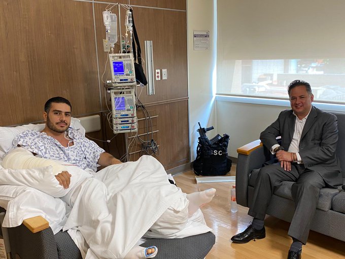 Santiago Nieto y Omar García en el Hospital