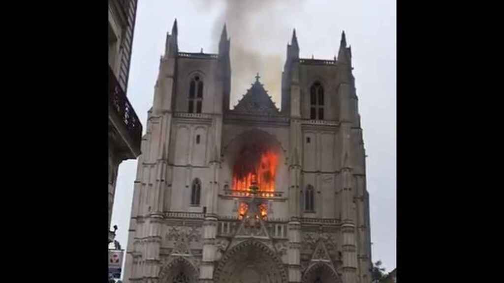 Catedral-de-nantes-incendio