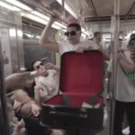 Firme canta en el metro de Nueva York