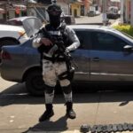 Asegura Guardia Nacional armas en vehículo con reporte de robo