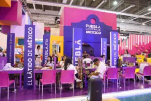 Puebla fortalece presencia turística con tres convenios en el Tianguis de Acapulco