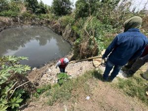 SOSAPACH realiza trabajos preventivos de desazolve en vaso regulador del Barrio de Santiago