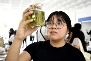 Estudiantes BUAP impulsan innovación sostenible con proyectos creados a partir de residuos textiles