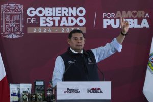 Alejandro Armenta descarta salidas en su gabinete rumbo a 2027 y presume “equipo ganador” en Puebla