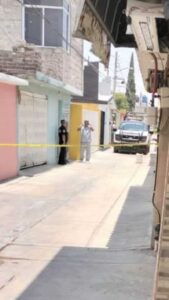 Hallan sin vida a gemelos recién nacidos dentro de un bote de basura en Coacalco