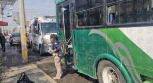 Muere hombre en transporte público en Avenida Nacional; se dirigía a tratamiento médico en Puebla