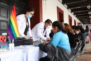 Promueve Gobierno del Estado atención médica inclusiva con Feria LGBT+