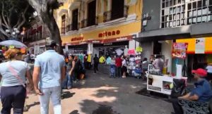 Ambulantaje persiste en la calle 5 de Mayo de Puebla pese a operativos municipales
