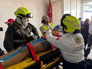 Con éxito se realiza rescate de dos personas en pozo