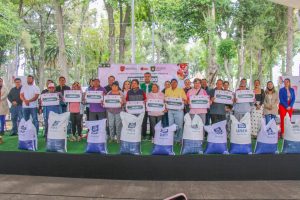 Con éxito total, Roberto Solís concluye el programa «Fertilizando el campo de Huejotzingo»; más de 2 mil beneficiarios en todo el municipio