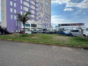 Balacera tras robo de llantas en Angelópolis genera movilización policial y alarma entre comensales