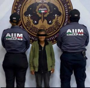 Detienen a abuela presunta tratante de personas buscada en Chiapas, Puebla y Tlaxcala; enfrentará procesos por casos ocurridos entre 2008 y 2023