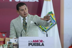 Alejandro Armenta llama a la BUAP y universidades de Puebla a ampliar matrícula para abrir más espacios a estudiantes