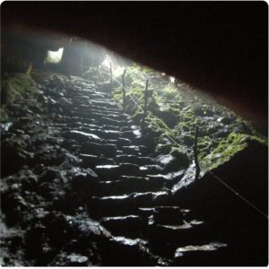 Familia queda atrapada en gruta de Cuetzalan tras intensas lluvias; activan operativo de rescate