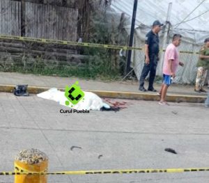 Motociclista muere tras enredarse con un lazo en Huauchinango