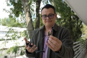 Investigador de la BUAP impulsa glucómetro no invasivo durante estancia académica en Irlanda