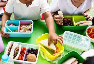 ¿Qué debe incluir una lonchera saludable? Claves para este regreso a clases