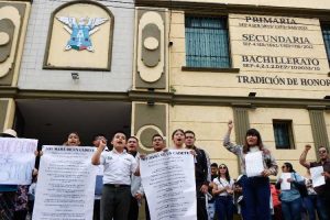 Alumnos y padres defienden a la Academia Militarizada Ignacio Zaragoza en Puebla; piden a la SEP no cerrar el plantel