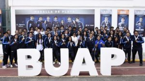 BUAP inaugura la Avenida de Campeones en Ciudad Universitaria; reconoce a sus atletas medallistas