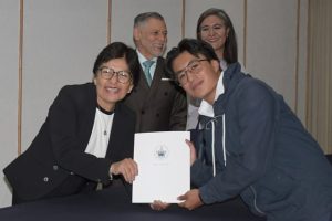 BUAP reconoce a 71 egresados del Bachillerato 5 de Mayo por su formación internacional