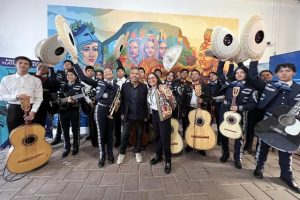 Estudiantes de la BUAP en Tlatlauquitepec crean mural para fortalecer su identidad colectiva