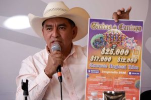 Zongozotla prepara noche de tradición y color con globos de Cantoya gigantes
